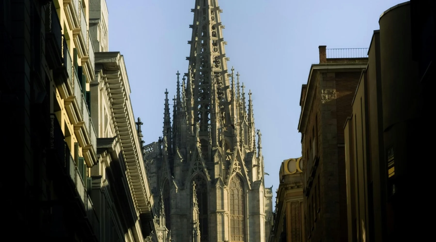 Vista de Barcelona con la Sagrada Familia y la ciudad alrededor
