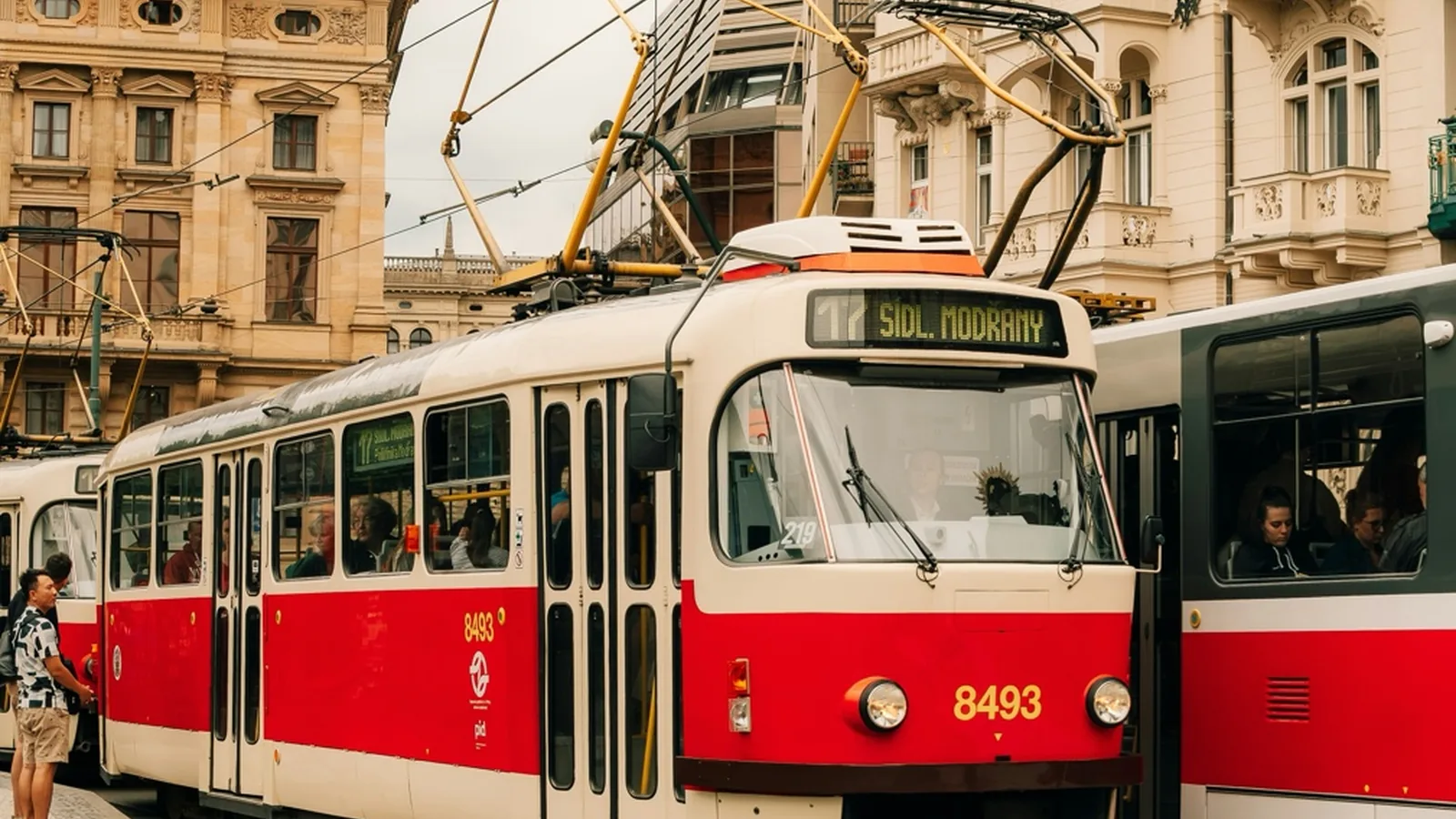 Ciudad europea económica con arquitectura histórica