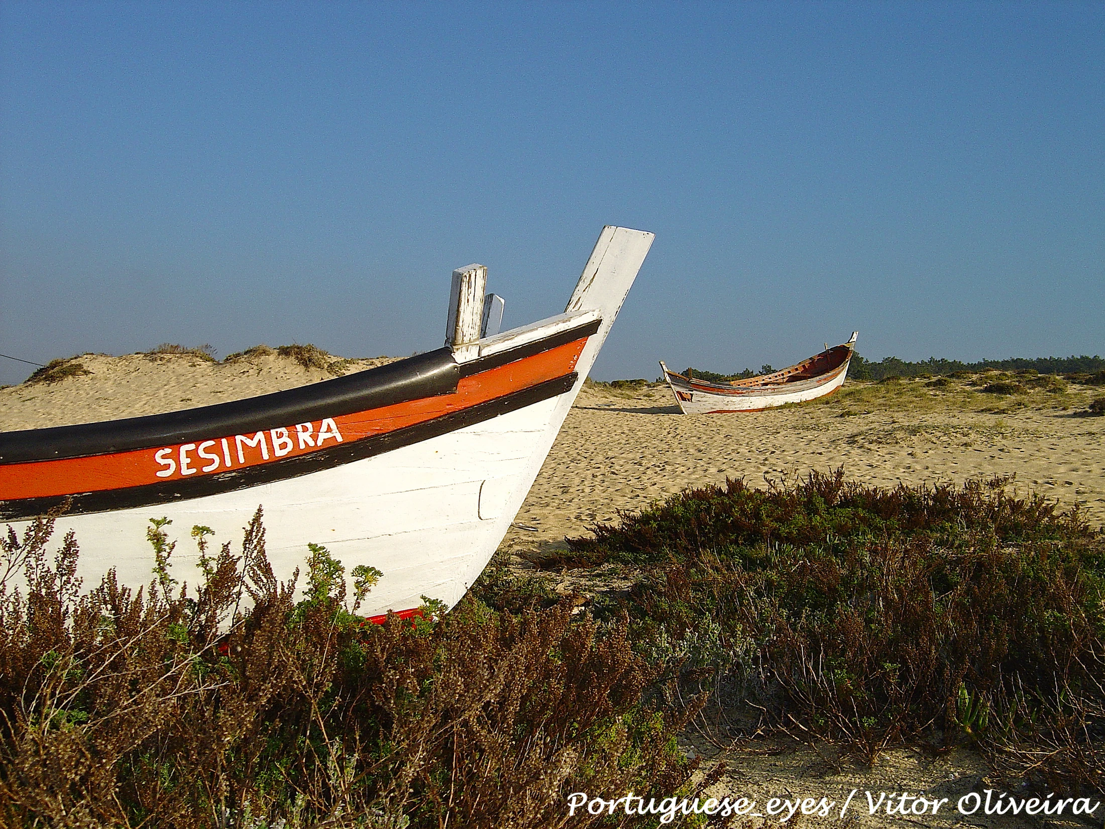 Praia do Meco, Sesimbra, Portugal, como imagen representativa del naturismo en Europa