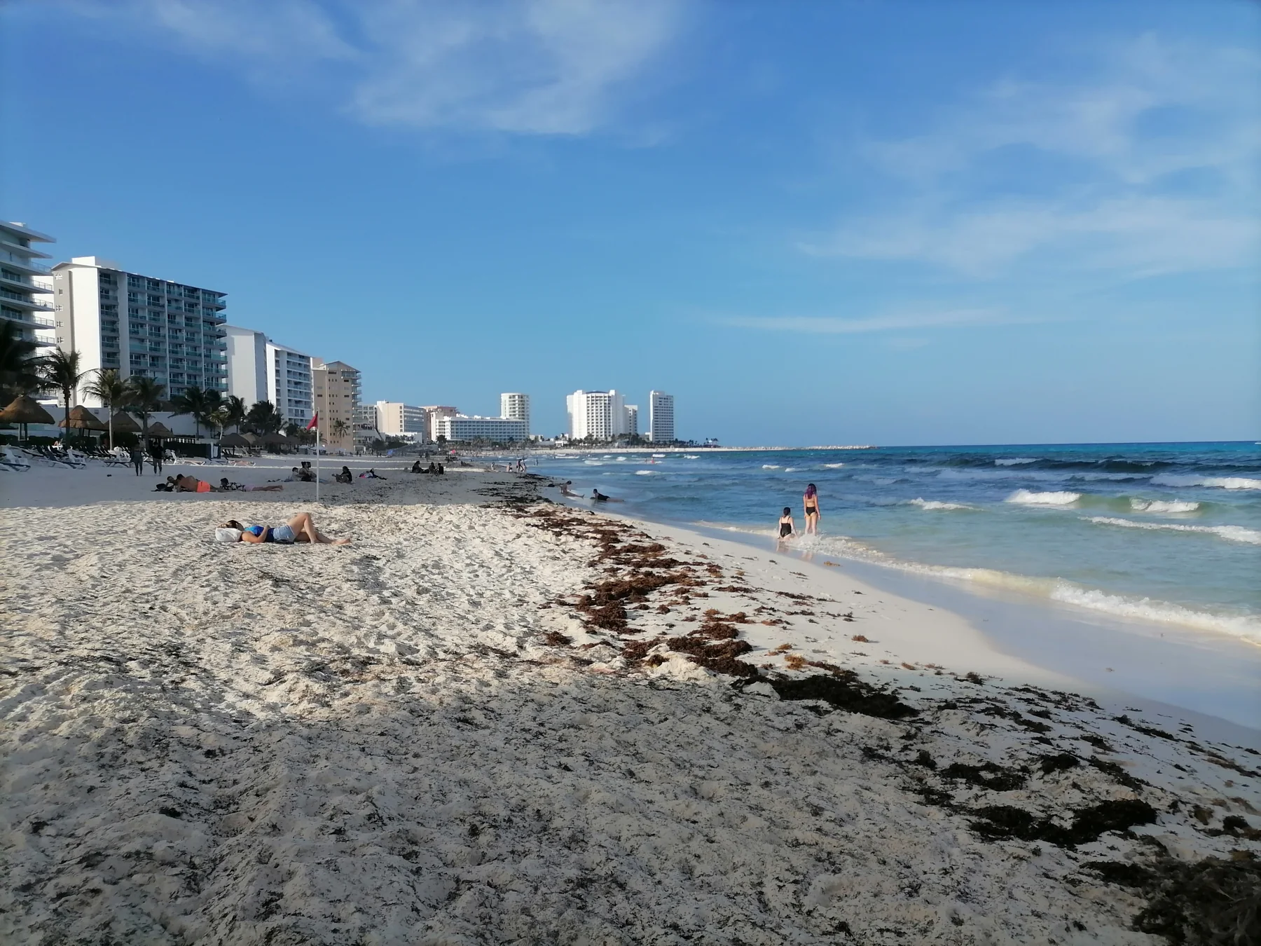 Playa Delfines en Cancún, una de las playas destacadas de México.